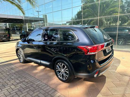 MITSUBISHI-OUTLANDER-2015