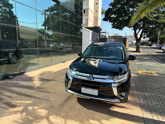 MITSUBISHI-OUTLANDER-2015