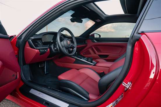 PORSCHE-911-2025