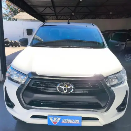 TOYOTA HILUX 2.8 D-4D TURBO DIESEL CD SR 4X4 AUTOMÁTICO
