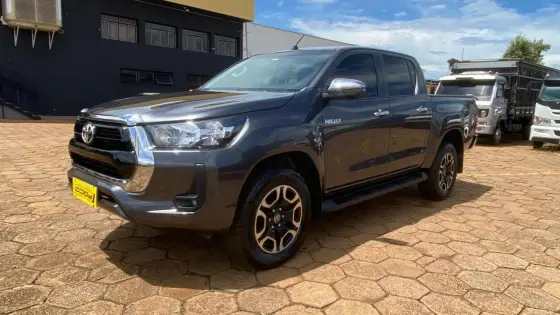 TOYOTA HILUX 2.8 D-4D TURBO DIESEL CD SRV 4X4 AUTOMÁTICO