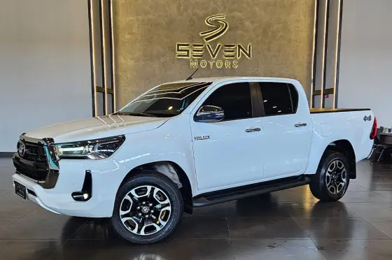 TOYOTA HILUX 2.8 D-4D TURBO DIESEL CD SRV 4X4 AUTOMÁTICO