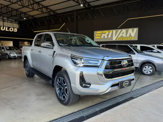 TOYOTA HILUX 2.8 D-4D TURBO DIESEL CD SRX 4X4 AUTOMÁTICO
