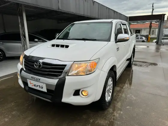 TOYOTA HILUX 3.0 SRV 4X4 CD 16V TURBO INTERCOOLER DIESEL 4P AUTOMÁTICO TOYOTA HILUX 3.0 SRV 4X4 CD 16V TURBO INTERCOOLER DIESEL 4P AUTOMÁTICO