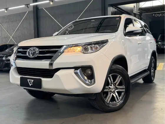 TOYOTA HILUX SW4 2.7 SR 7 LUGARES 4X2 16V FLEX 4P AUTOMÁTICO