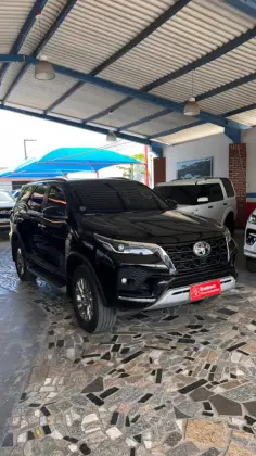 TOYOTA HILUX SW4 2.8 D-4D TURBO DIESEL SRX 7L 4X4 AUTOMÁTICO