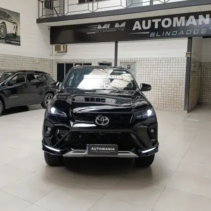 TOYOTA HILUX SW4 2.8 D-4D TURBO DIESEL SRX PLATINUM 7L 4X4 AUTOMÁTICO