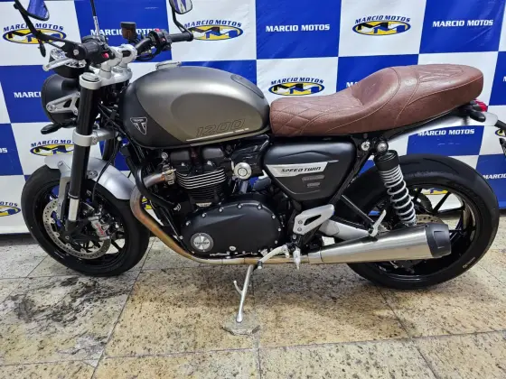 TRIUMPH SPEED TWIN 