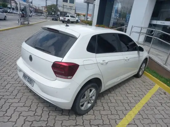VOLKSWAGEN-POLO-2017