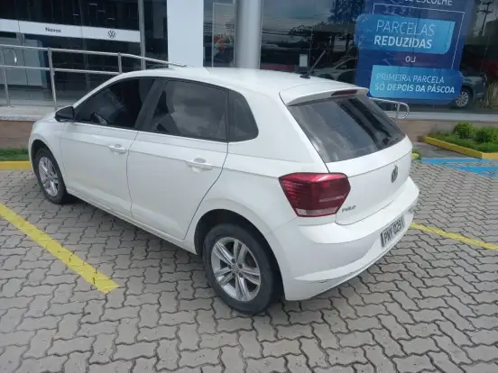 VOLKSWAGEN-POLO-2017