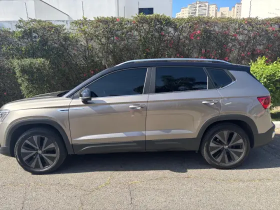 VOLKSWAGEN TAOS 1.4 250 TSI TOTAL FLEX HIGHLINE AUTOMÁTICO