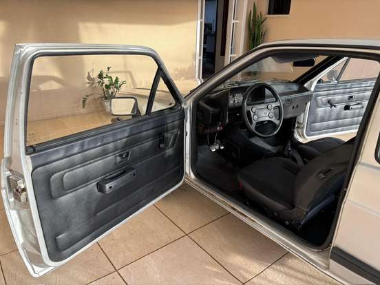 VOLKSWAGEN-GOL-1984