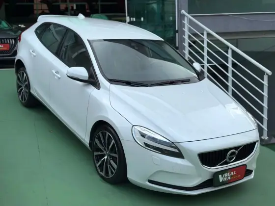 VOLVO V40 2.0 T4 MOMENTUM GASOLINA 4P AUTOMÁTICO VOLVO V40 2.0 T4 MOMENTUM GASOLINA 4P AUTOMÁTICO