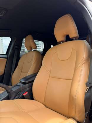 VOLVO-V40-2019