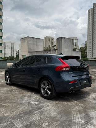 VOLVO-V40-2.0 T4 KINETIC GASOLINA 4P AUTOMÁTICO VOLVO-V40-2019