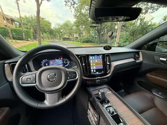 VOLVO-XC60-2023