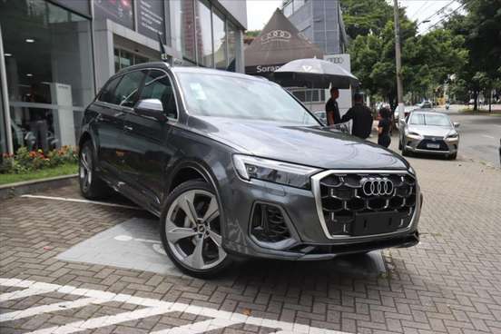 AUDI-Q7-2024