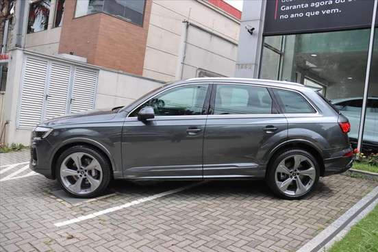 AUDI-Q7-2024