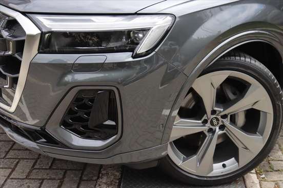 AUDI-Q7-2024