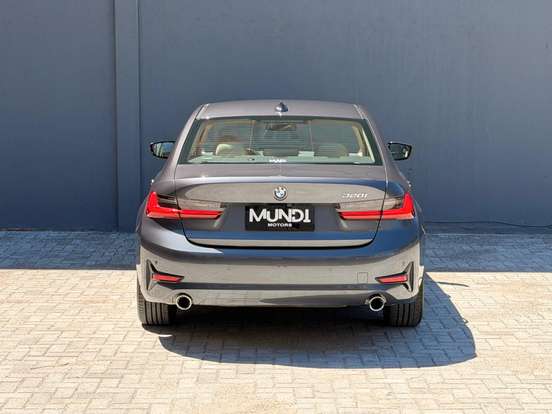 BMW-320i-2021