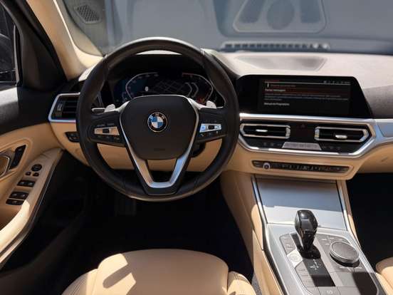 BMW-320i-2021