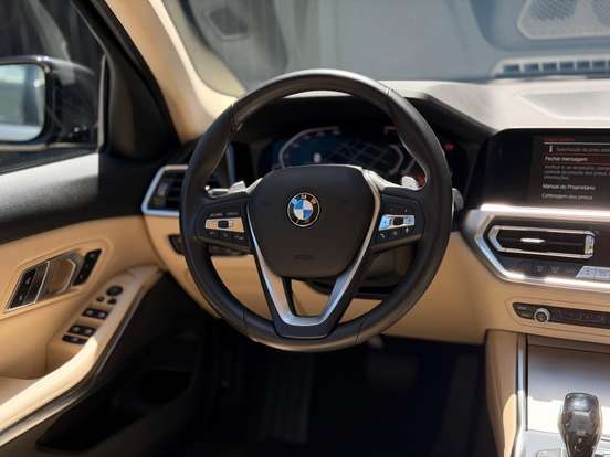 BMW-320i-2021