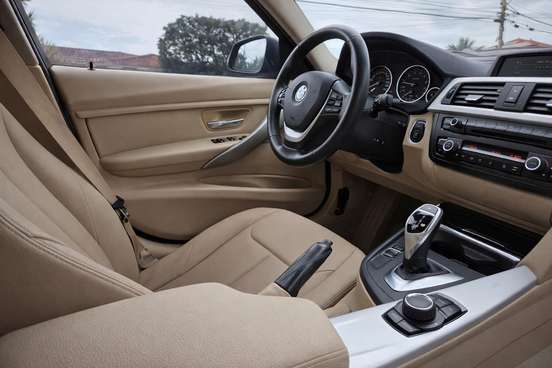 BMW-320i-2014