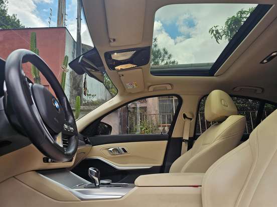 BMW-320i-2020