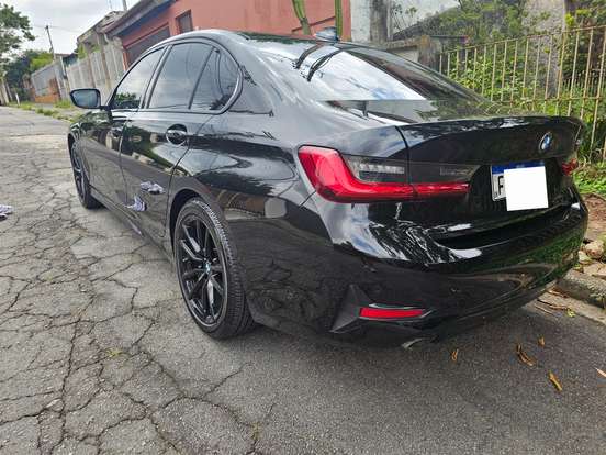 BMW-320i-2020