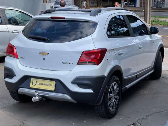 CHEVROLET-ONIX-2016