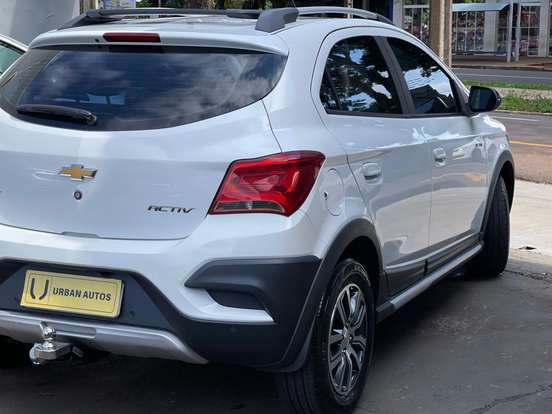 CHEVROLET-ONIX-2016
