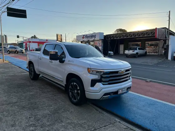 CHEVROLET SILVERADO 5.3 V8 GASOLINA 1500 HIGH COUNTRY 4X4 AUTOMÁTICO