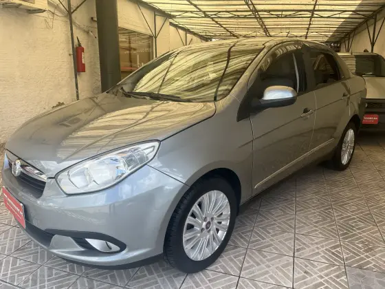 FIAT GRAND SIENA 1.6 MPI ESSENCE 16V FLEX 4P MANUAL FIAT GRAND SIENA 1.6 MPI ESSENCE 16V FLEX 4P MANUAL