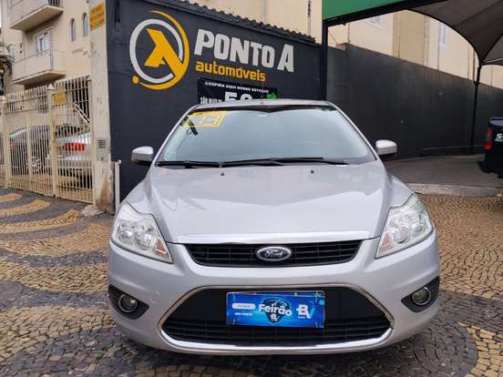 FORD-FOCUS-2012