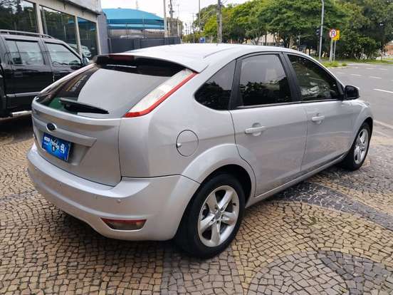 FORD-FOCUS-2012