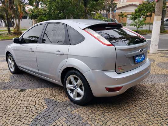 FORD-FOCUS-2012