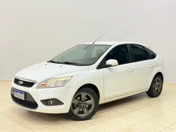 FORD FOCUS 2.0 GLX 16V FLEX 4P AUTOMÁTICO