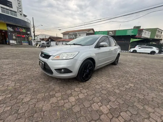 FORD FOCUS 2.0 GLX SEDAN 16V FLEX 4P MANUAL