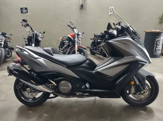 KYMCO AK 550i 