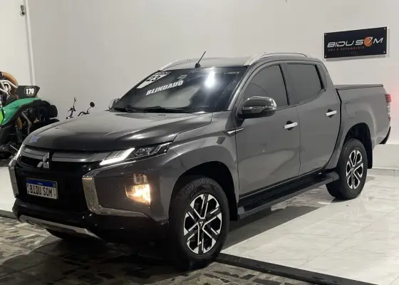 MITSUBISHI L200 TRITON 2.4 16V TURBO DIESEL SPORT HPE-S CD 4P 4X4 AUTOMÁTICO