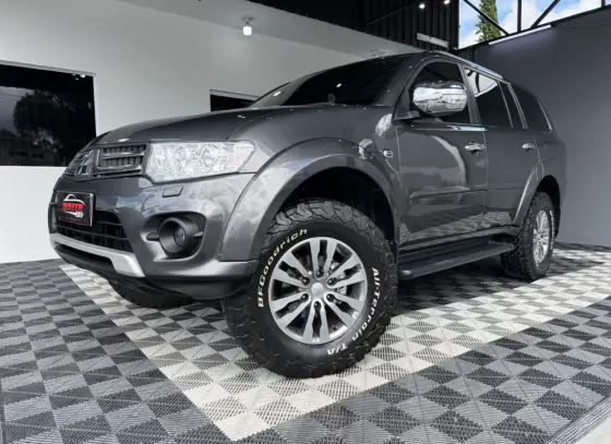 MITSUBISHI PAJERO 3.2 HPE 4X4 7 LUGARES 16V TURBO INTERCOOLER DIESEL 4P AUTOMÁTICO