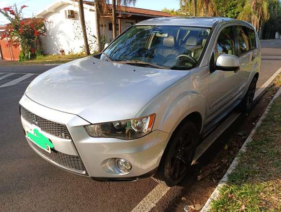 MITSUBISHI-OUTLANDER-2012
