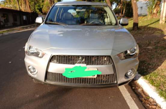 MITSUBISHI-OUTLANDER-2012