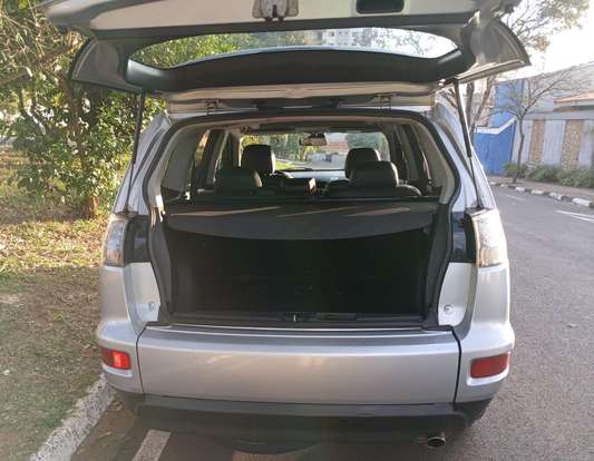 MITSUBISHI-OUTLANDER-2012