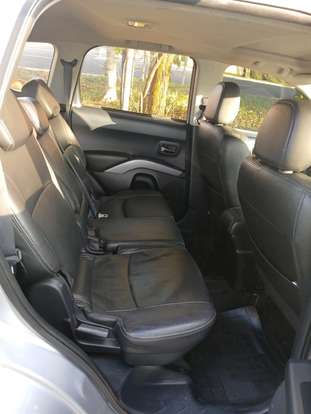 MITSUBISHI-OUTLANDER-2012