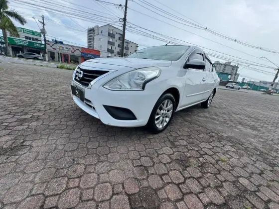 NISSAN VERSA 1.6 16V FLEX SV 4P XTRONIC NISSAN VERSA 1.6 16V FLEX SV 4P XTRONIC