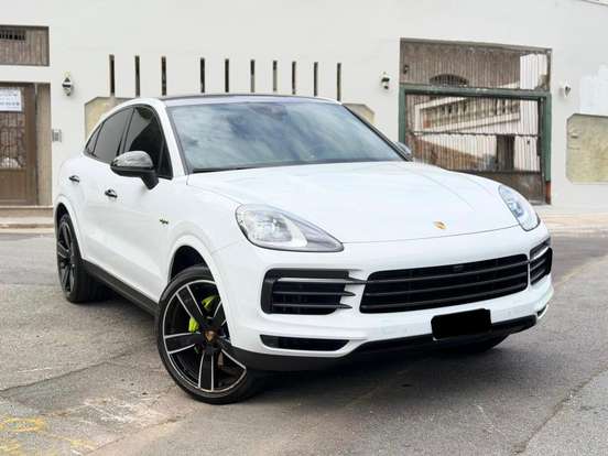 PORSCHE-CAYENNE-2022