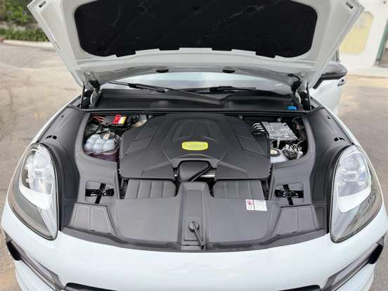 PORSCHE-CAYENNE-2022