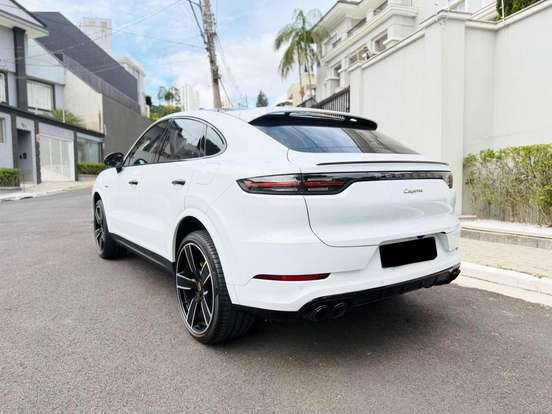 PORSCHE-CAYENNE-2022