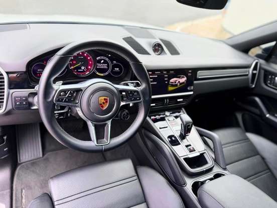 PORSCHE-CAYENNE-2022